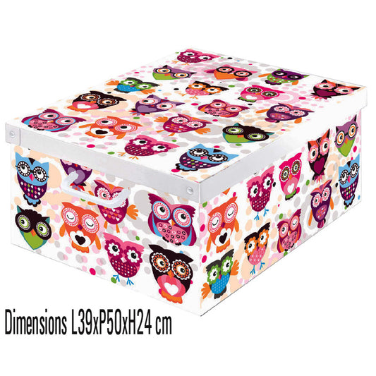 Conçue en carton recyclé avec encres à base d’eau, cette boîte de rangement décorative Chouettes combine écologie et robustesse. Ses dimensions (39x50x24 cm) offrent une capacité optimale pour vêtements, linge, jouets ou documents.